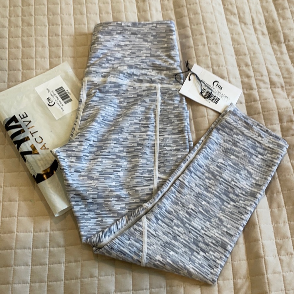 Zyia level 2 in 1 light n tight Capri